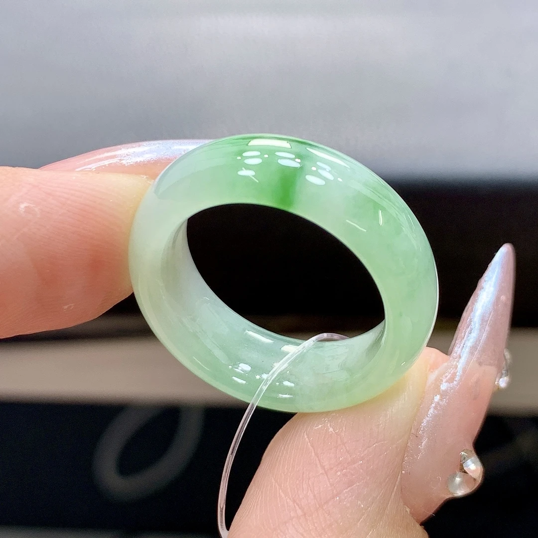 18号 清爽飘阳绿宽边小轮胎细腻翡翠戒圈 内径18.5-7.7-3.9