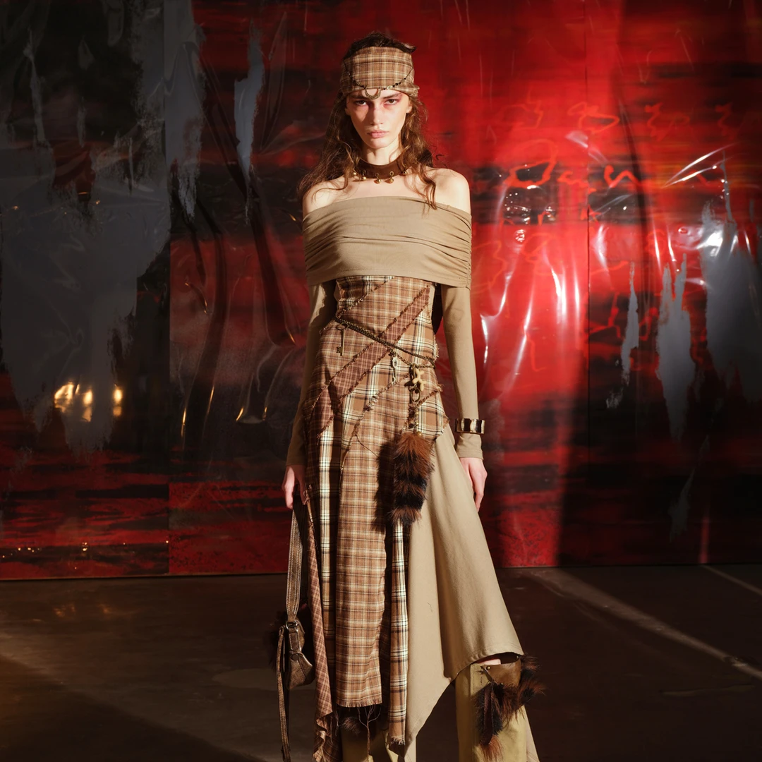 NN-NORTH NODE “即兴发挥”格子拼接一字肩连衣裙 送格子围脖