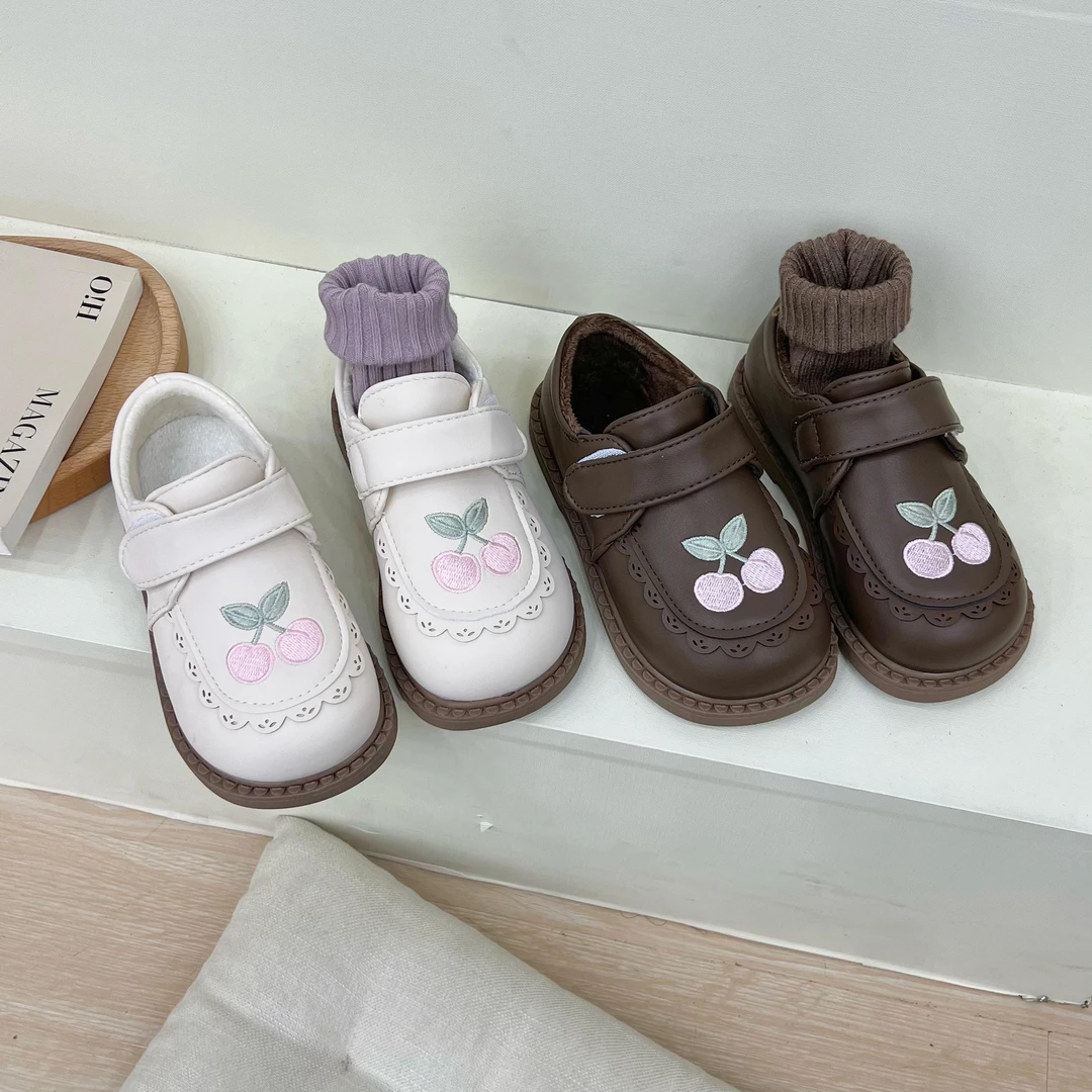 女童皮鞋2024秋季新款时尚刺绣儿童休闲鞋舒适软底中小童宝宝单鞋