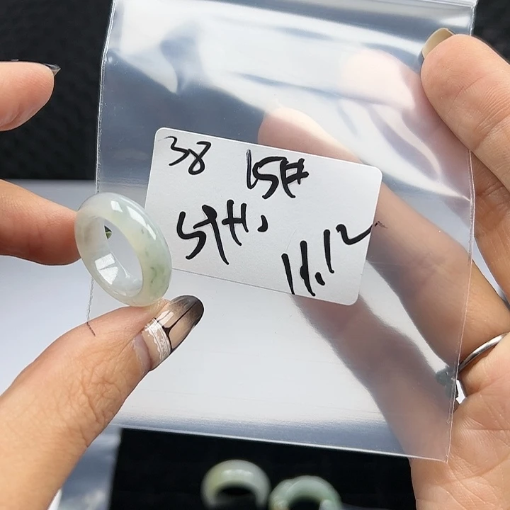 定制翡翠未镶嵌一**雨闪