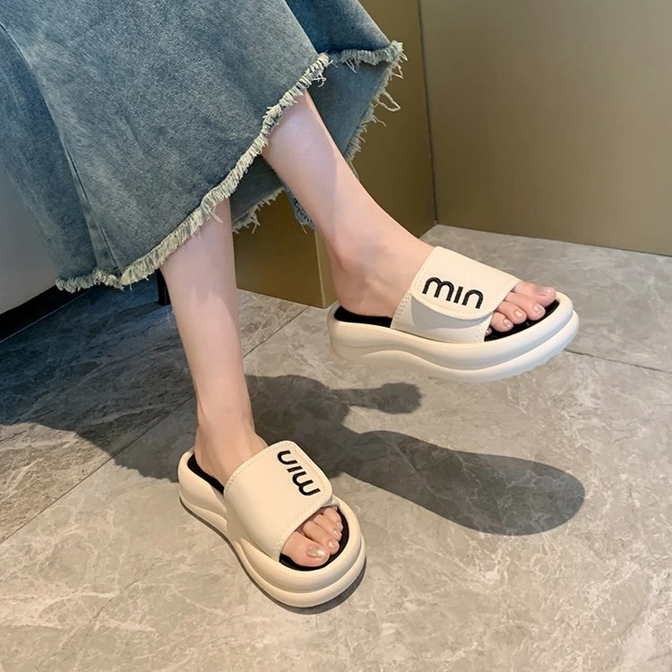 超火法式厚底凉拖鞋女夏季外穿时尚高级感2025新款平底外出沙滩鞋