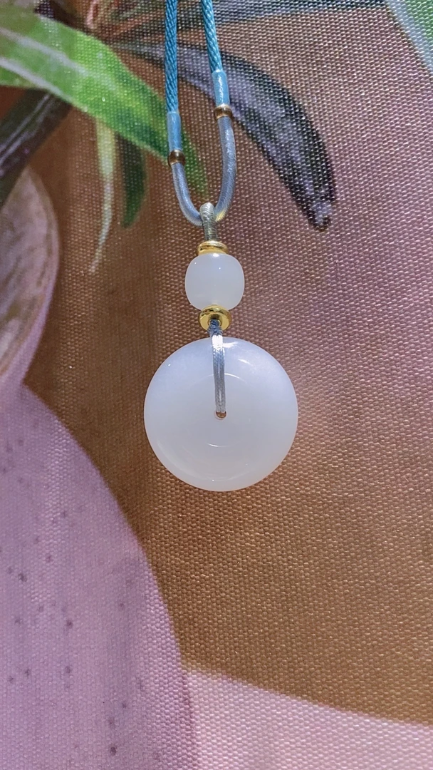 天然金丝玉平安扣吊坠气质时尚