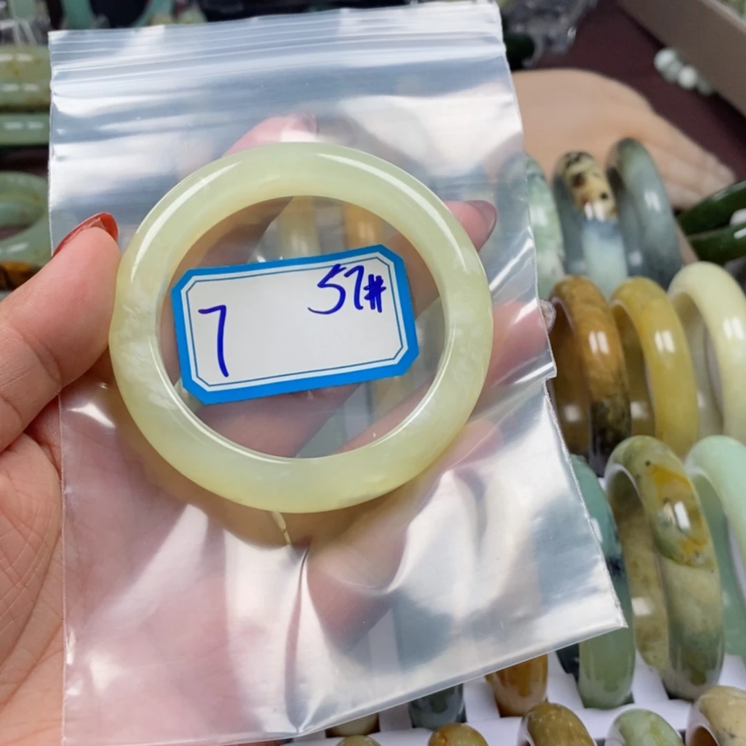 【闪购商品】蛇纹石玉手镯未镶嵌桃***@