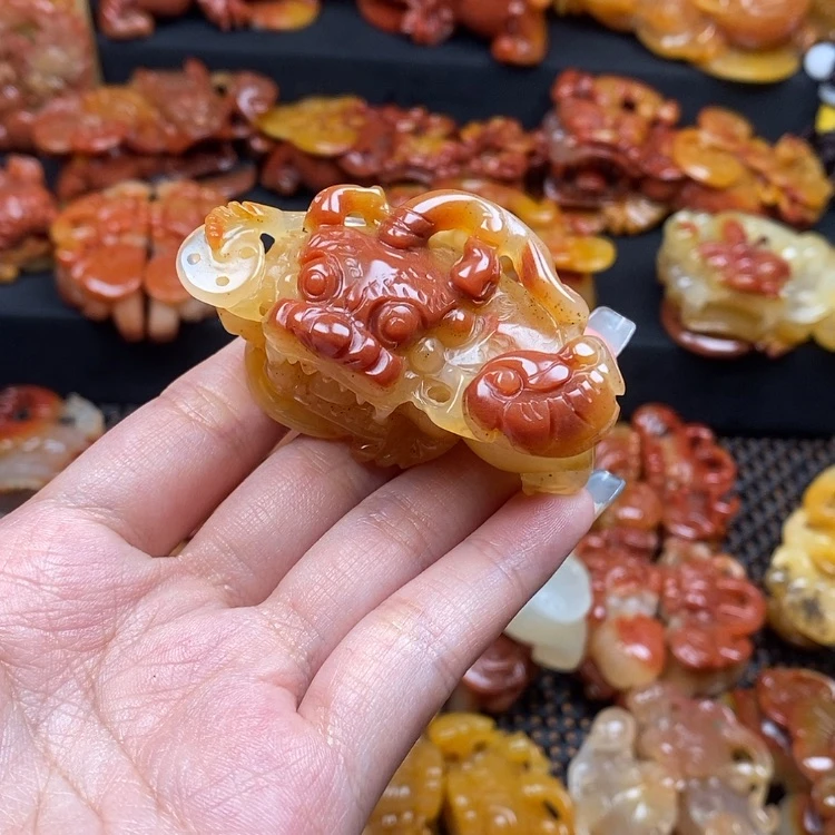 【闪购商品】石英质玉（黄龙玉）颈饰未镶嵌哥****演