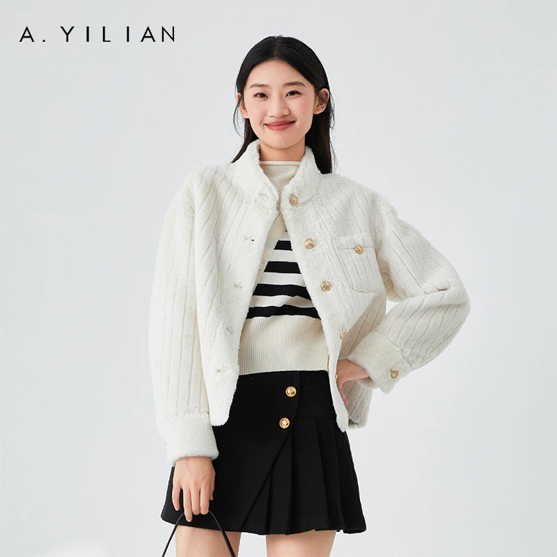 阿依莲冬季新款白色百搭法式小香风外套短款气质AYILIAN