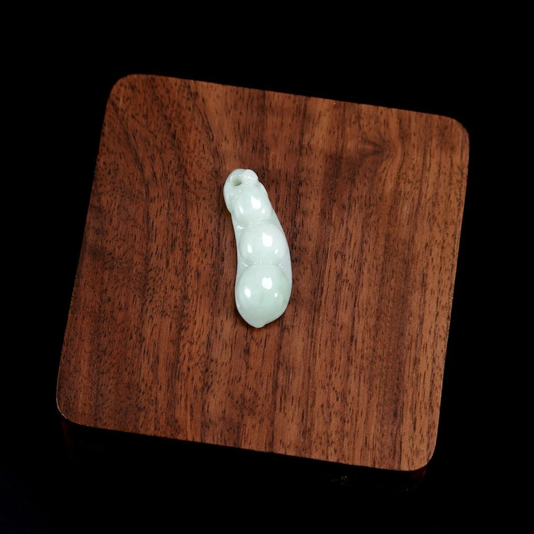 欣欣珠宝天然玉石轻奢翡翠毛豆吊坠送礼L307（颜色微差纹路随机）