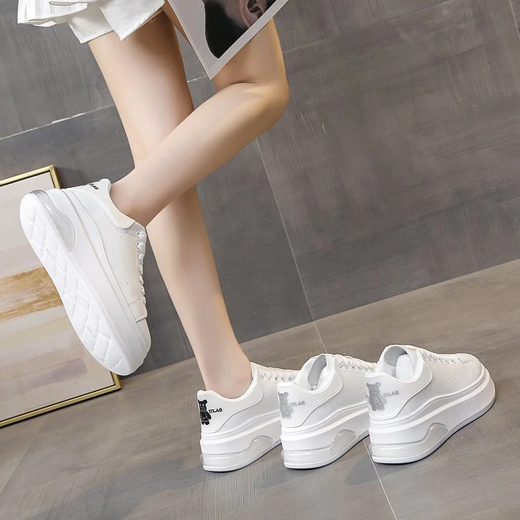 2023秋季新款小熊厚底增高气垫小白鞋圆头系带透气百搭休闲松糕鞋