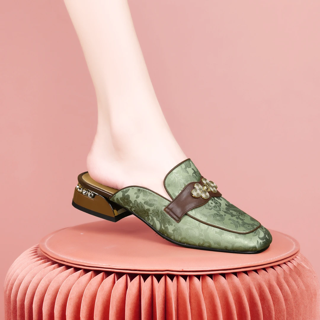 梵芮诗2024新款春夏方头金属装饰拼色时尚优雅粗低跟凉拖鞋-H0121