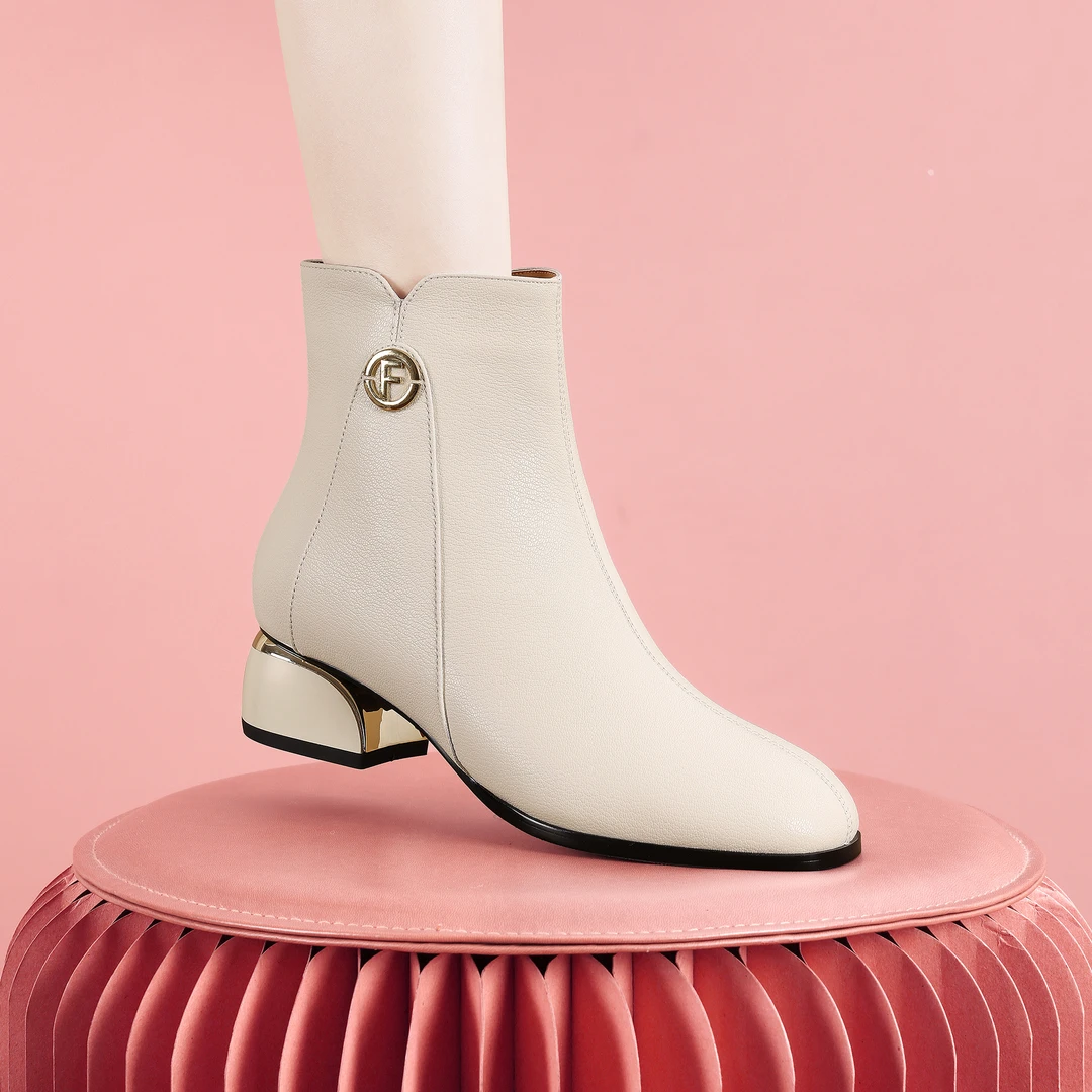 梵芮诗2024年新款秋冬保暖简约户外出行必备气质时装短靴-J1133