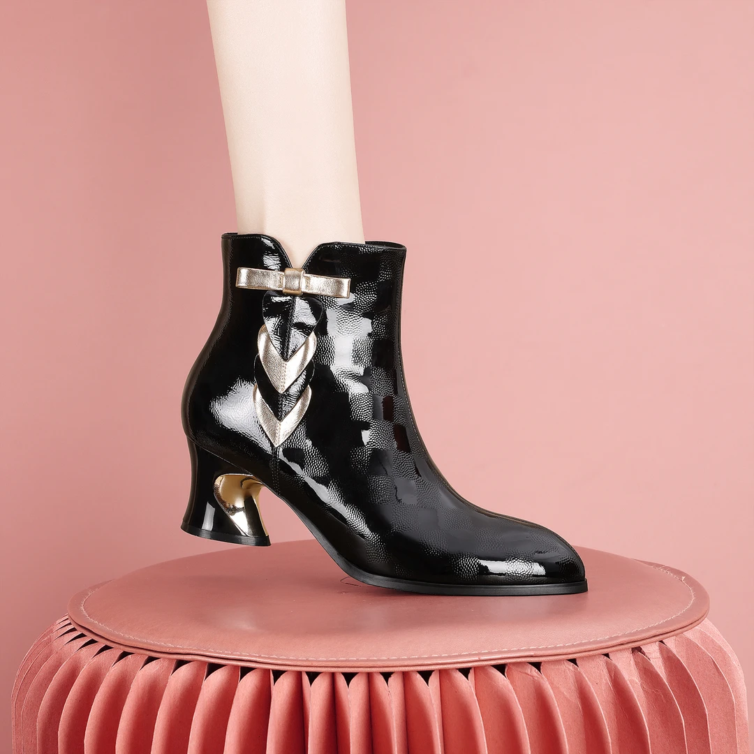 梵芮诗2024年秋冬新款原创潮流洋气爱心时尚加绒粗跟女短靴-H1047