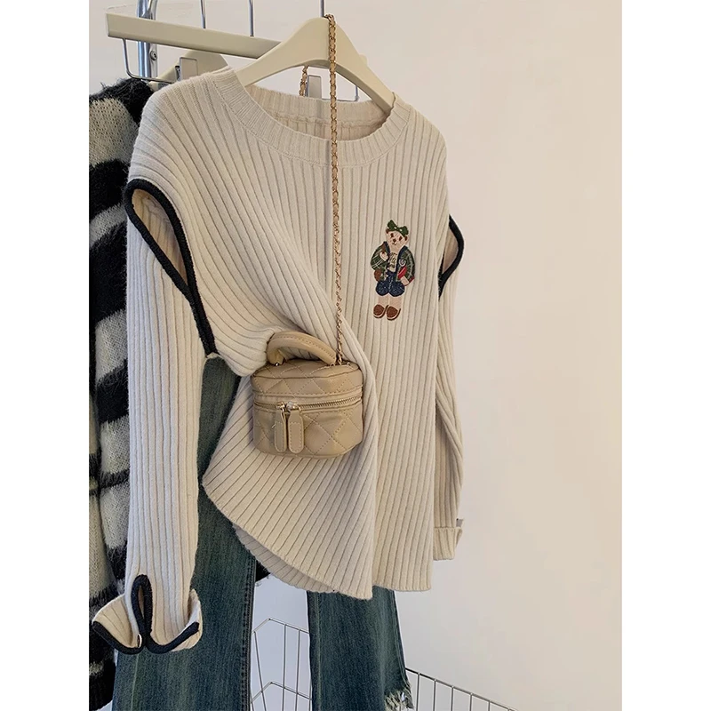 杏色套头针织衫女秋冬季欧货小熊设计感小众露肩撞色内搭毛衣上衣