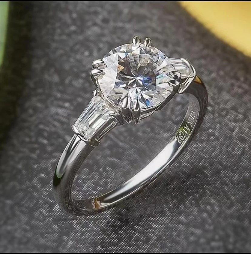 925银莫桑石戒指 【唐唐同款】女戒1-2/克拉时尚款镶嵌情侣结婚对戒