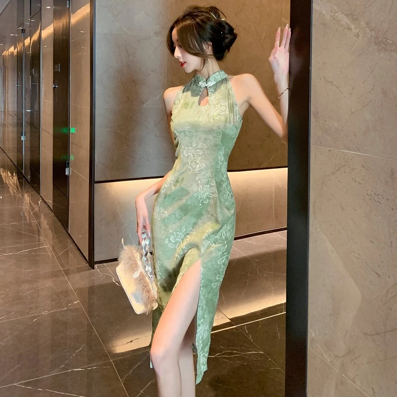 新中式国风复古高级感改良旗袍御姐风挂脖露肩修身连衣裙夏季新款
