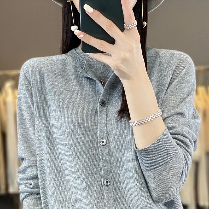 新款春秋薄一线成衣桂花针简约通勤静奢风时尚圆领开衫针织打底衫