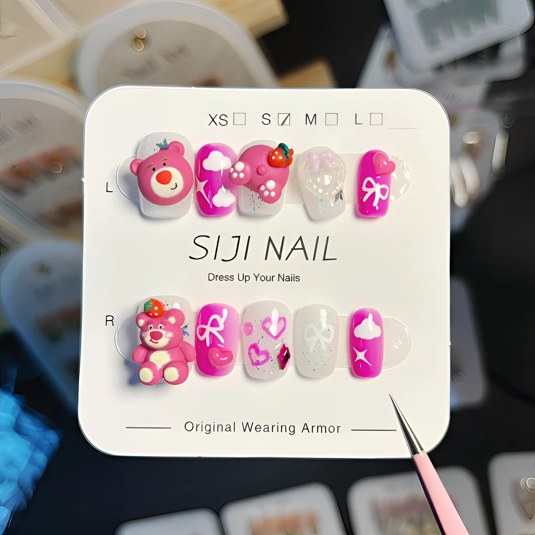 SIJI【草莓熊】手工穿戴甲 捏捏手绘 俏皮蝴蝶结 可爱卡通款 上新