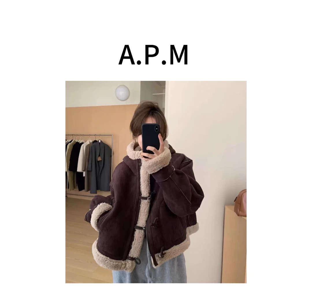 高美美-【冬日焦糖】韩版休闲冬款羔羔毛百搭牛角扣连帽外套-A