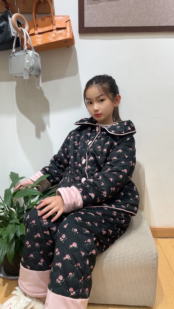 黑色小花花丝绒保暖衣