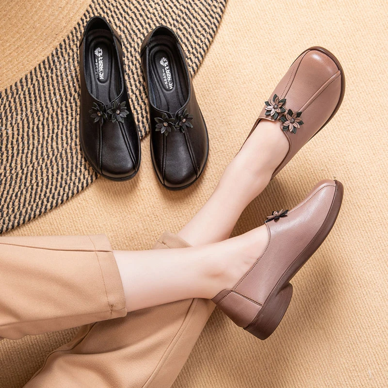 中老年软皮软底软面妈妈鞋春季女鞋防滑耐磨单鞋老年鞋好穿不累脚