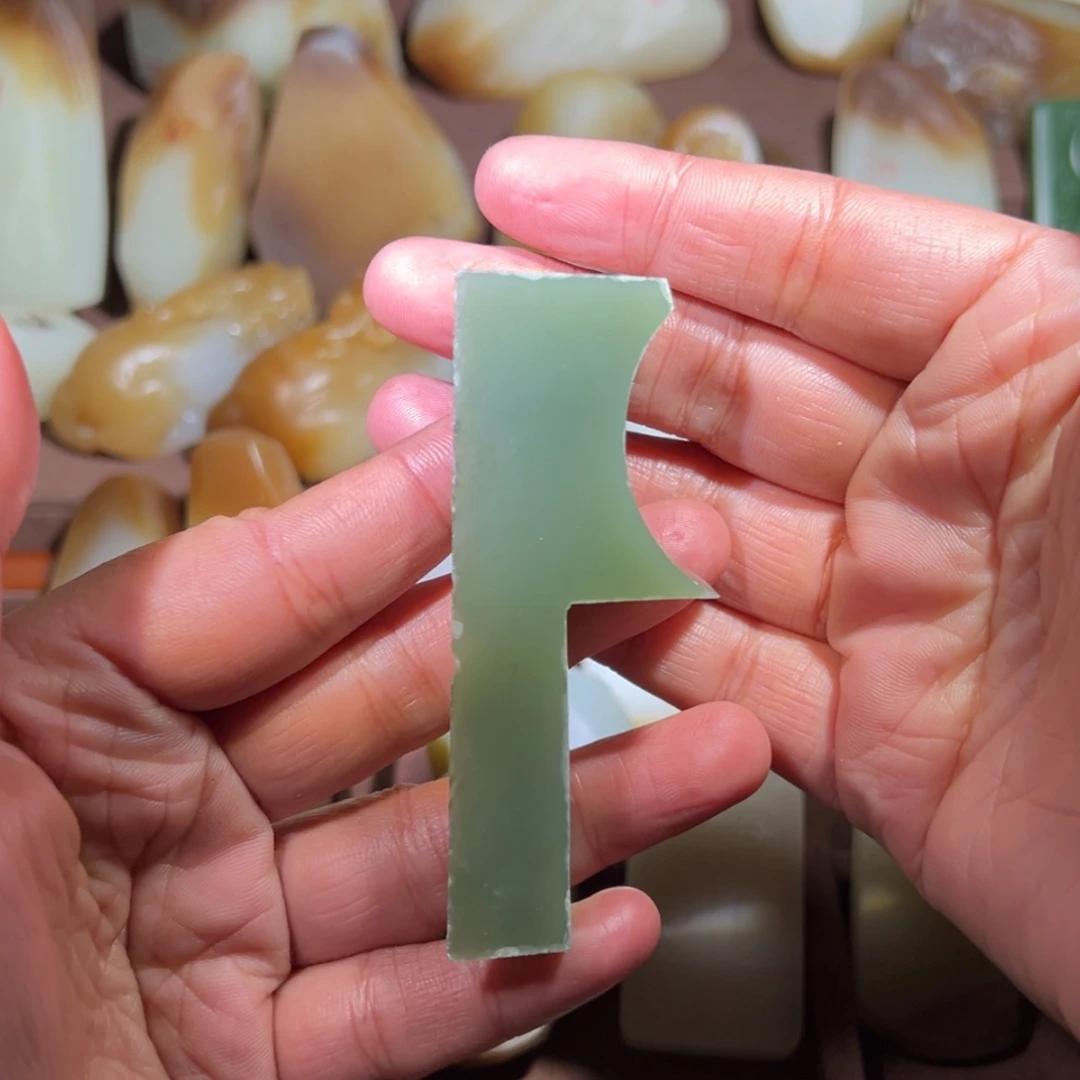 【闪购商品】定制和田玉原材料未镶嵌象*塔