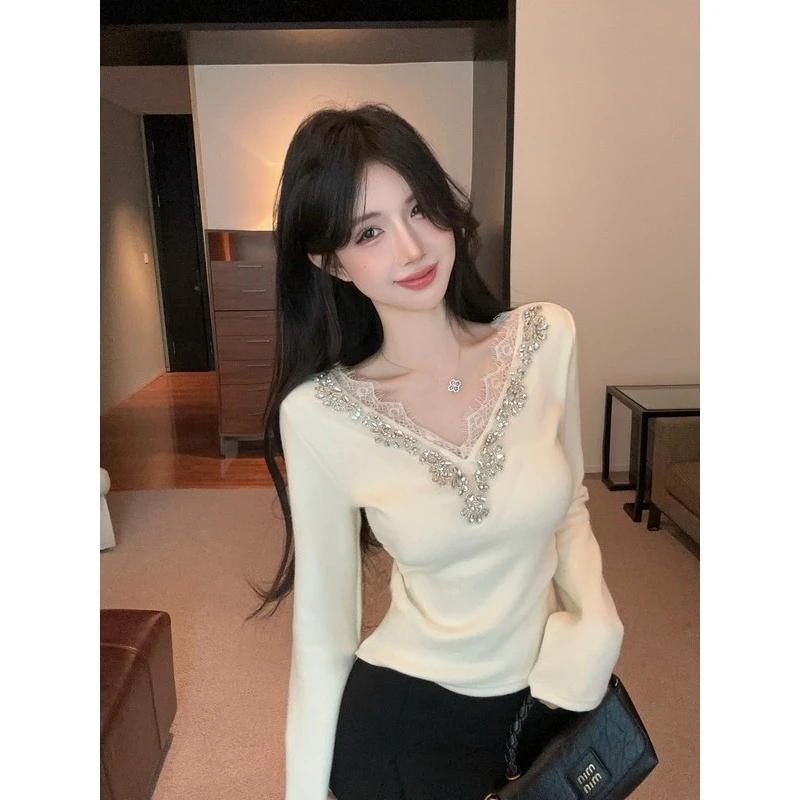 设计感重工蕾丝镶钻上衣女秋季气质独特V领打底衫时尚内搭针织衫