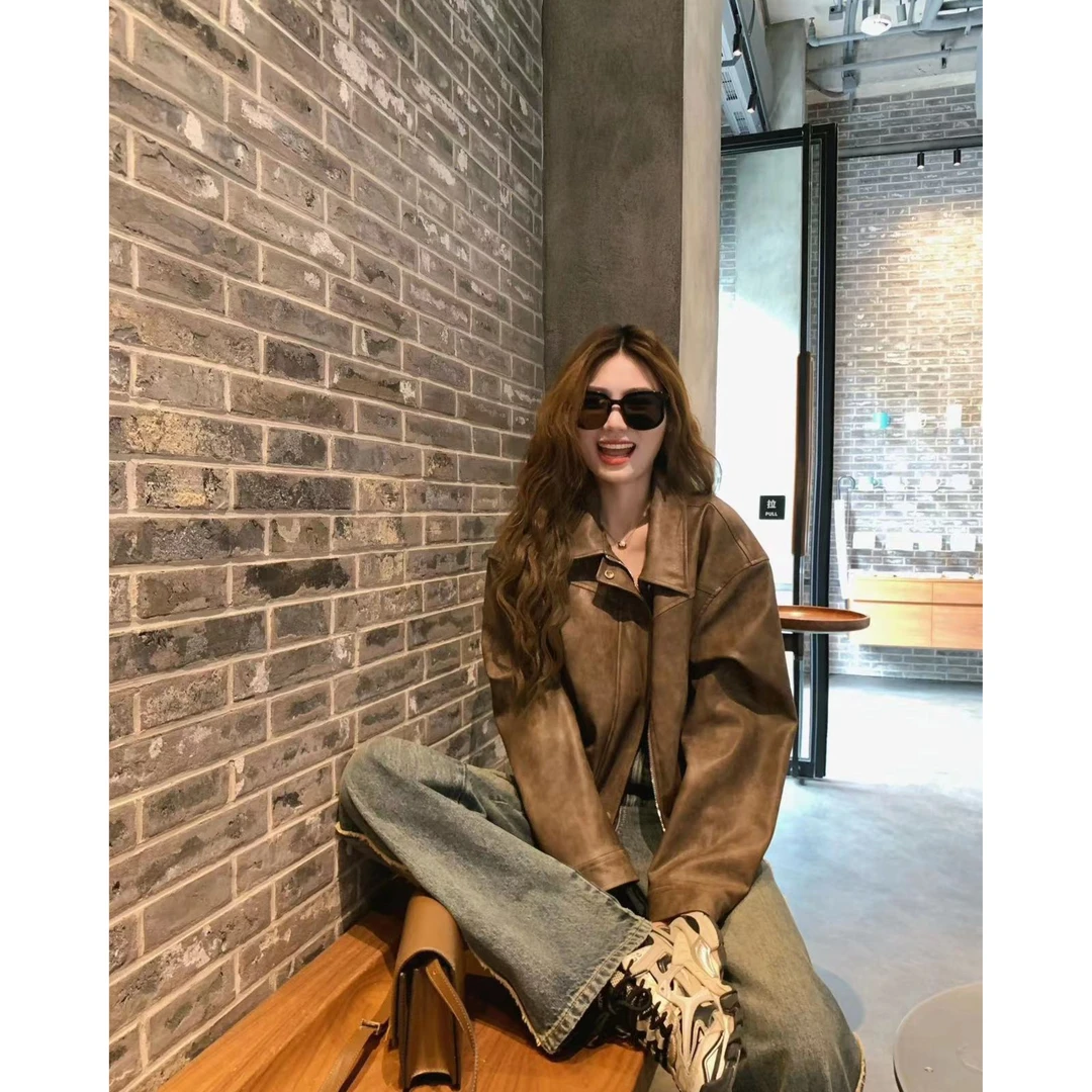 美拉德穿搭秋冬季美式复古机车棕色皮衣外套女时尚高腰阔腿牛仔裤