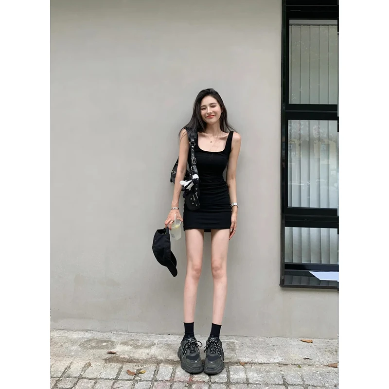 辣妹方领黑色吊带背心连衣裙女夏季短裙纯欲修身收腰性感包臀裙子