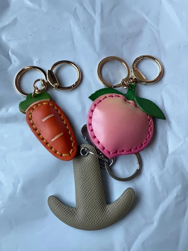 真皮手工挂件真皮手工小羊钥匙扣包包挂件收纳桶零钱包拉链