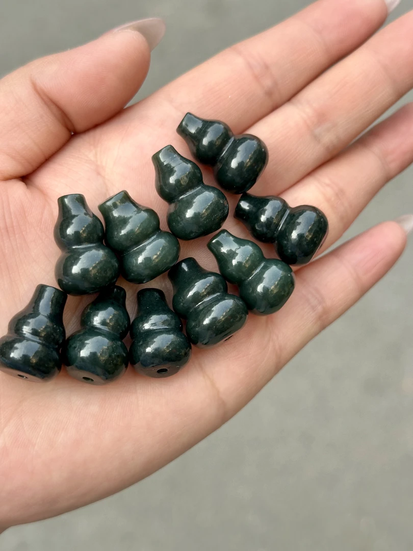 天然和田玉小葫芦吊坠配（发一个）绿色雕刻手工