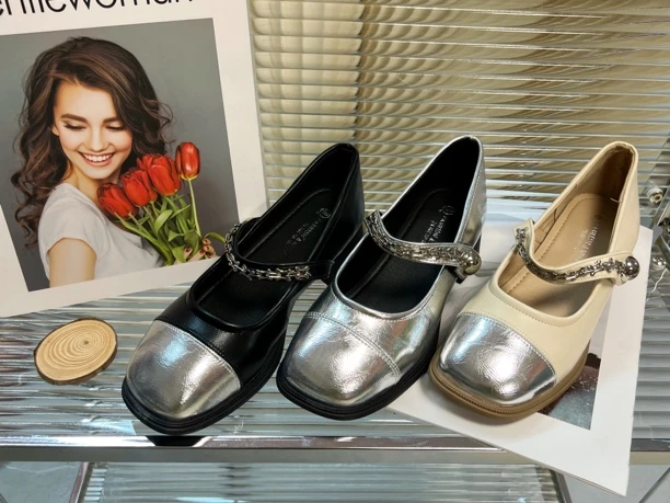 新疆2024新款玛丽珍法式复古方头粗跟一字扣单鞋6360-8