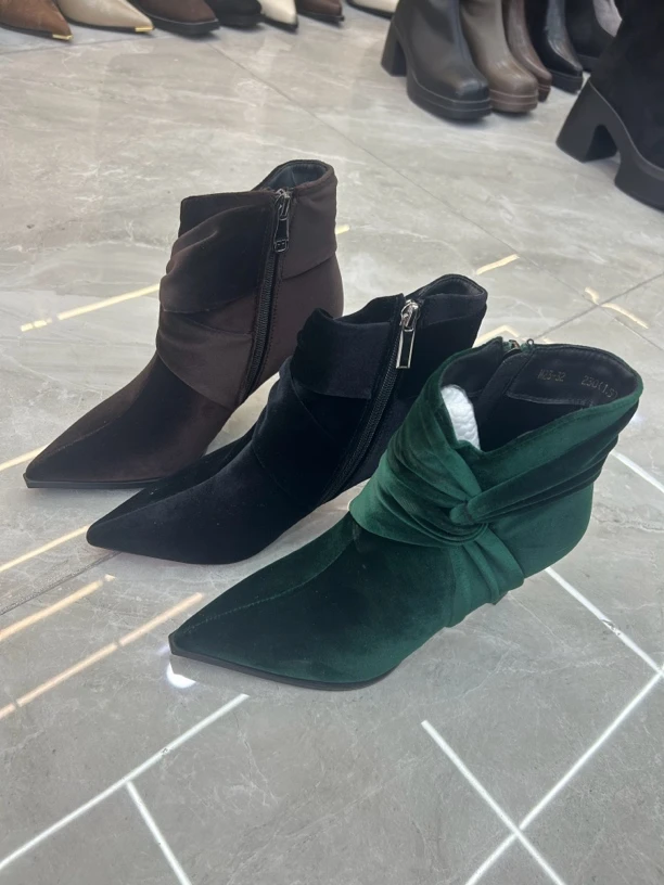 【23-32新疆】时尚女靴细跟尖头气质名媛冬季高跟