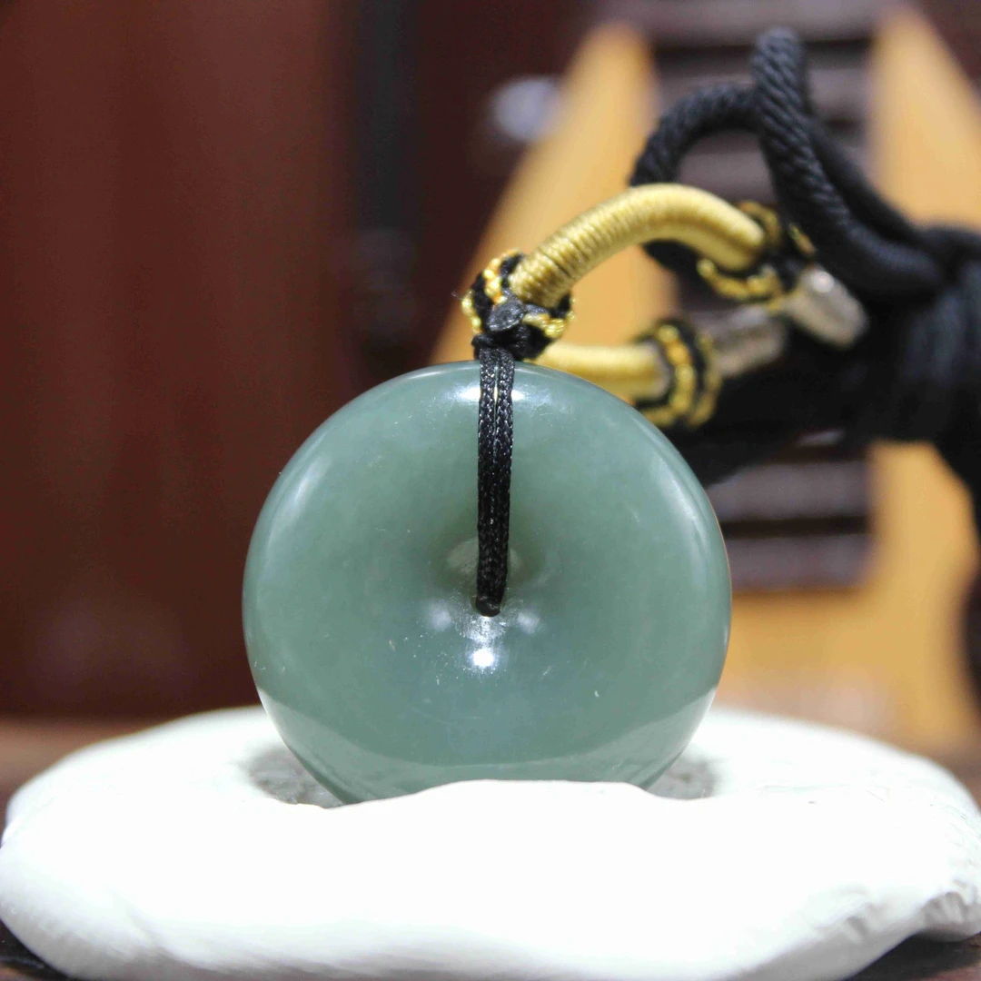 Q和田玉平安扣吊坠