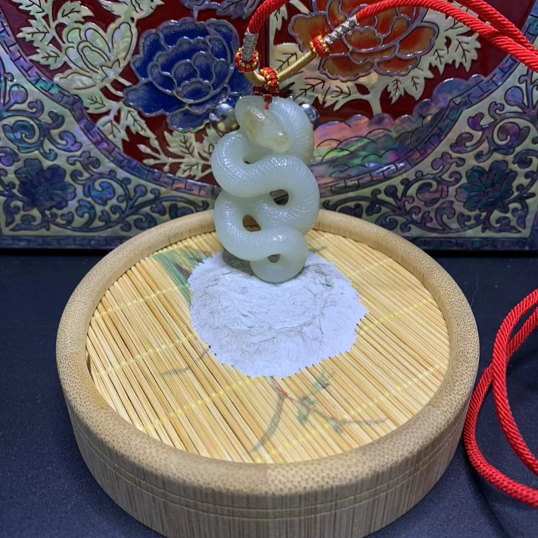Q和田玉腰缠万贯吊坠