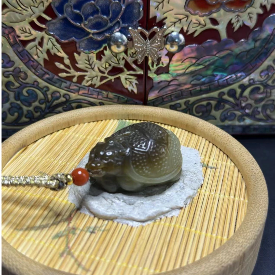 K和田玉且末糖龙龟吊坠