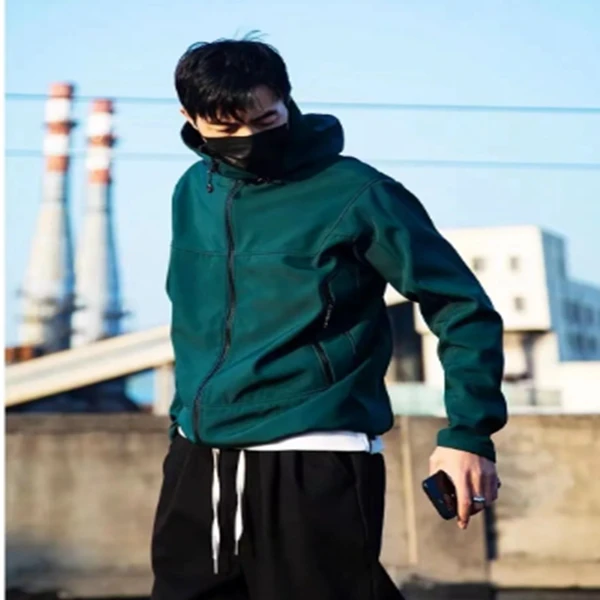 清货！加绒加厚！户外防风防泼水！秋冬男士连帽软壳夹克外套