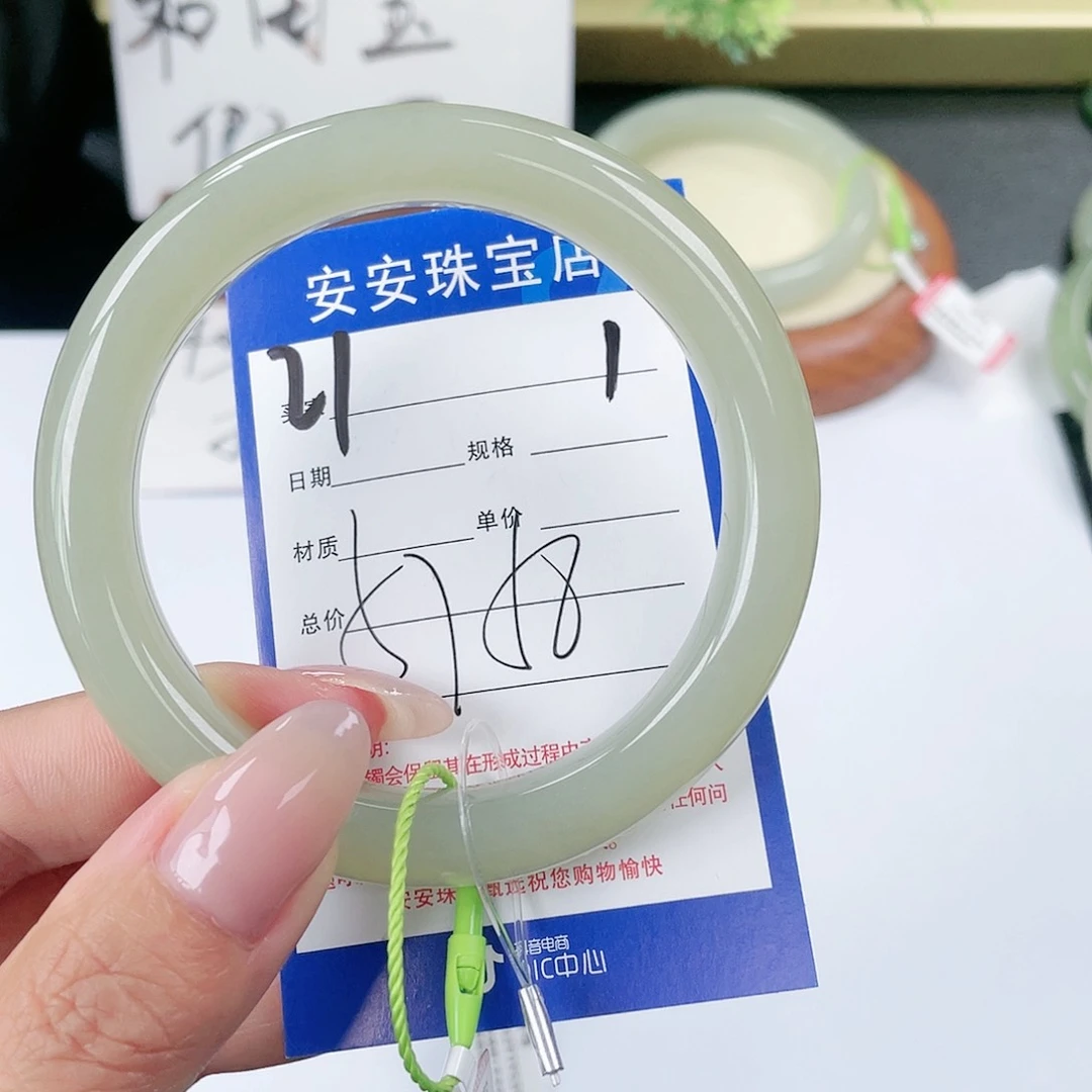 和田玉手镯未镶嵌