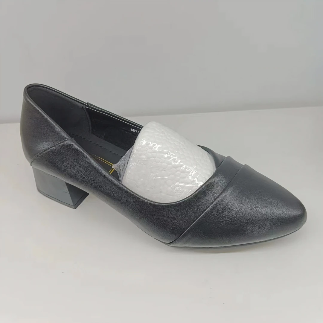 黑色时尚简单大气女士皮鞋   尖头方根  中老年女士   百搭舒适