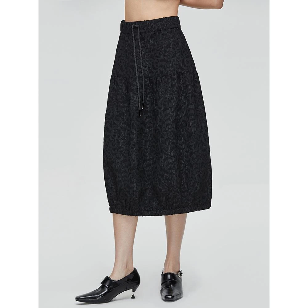 刘刘墨2023新款设计感小众别致暗纹提花肌理黑色花苞时尚半身裙