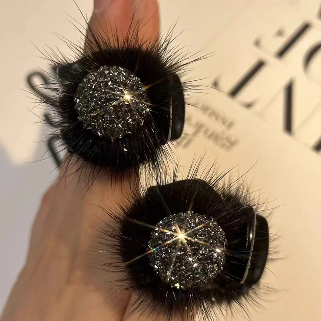 秋冬黑色水钻毛球小抓夹女侧边刘海夹公主头发夹后脑勺小号鲨鱼夹