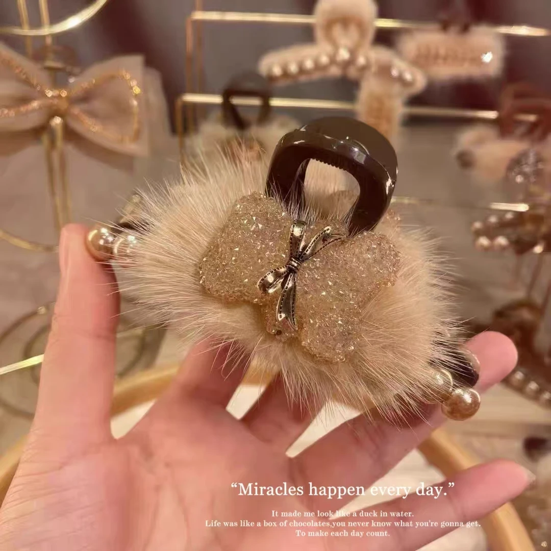 毛绒小熊抓夹女新款后脑勺半扎发夹盘发发卡秋冬日常高级感鲨鱼夹