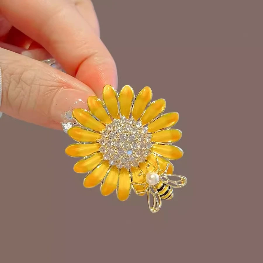 合金胸针 太阳花胸针高档女精致蜜蜂雏菊胸花小众设计感西装配饰