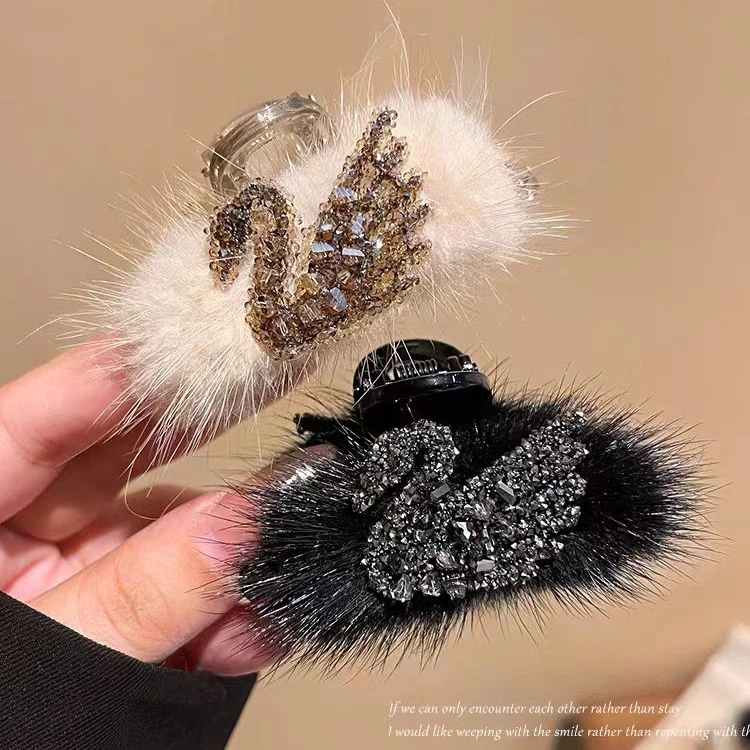 精致毛毛天鹅盘发抓夹女后脑勺高级感半扎发发夹小号鲨鱼夹子头饰