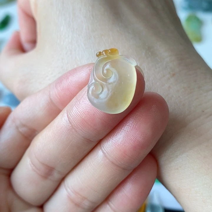 定制翡翠未镶嵌如意