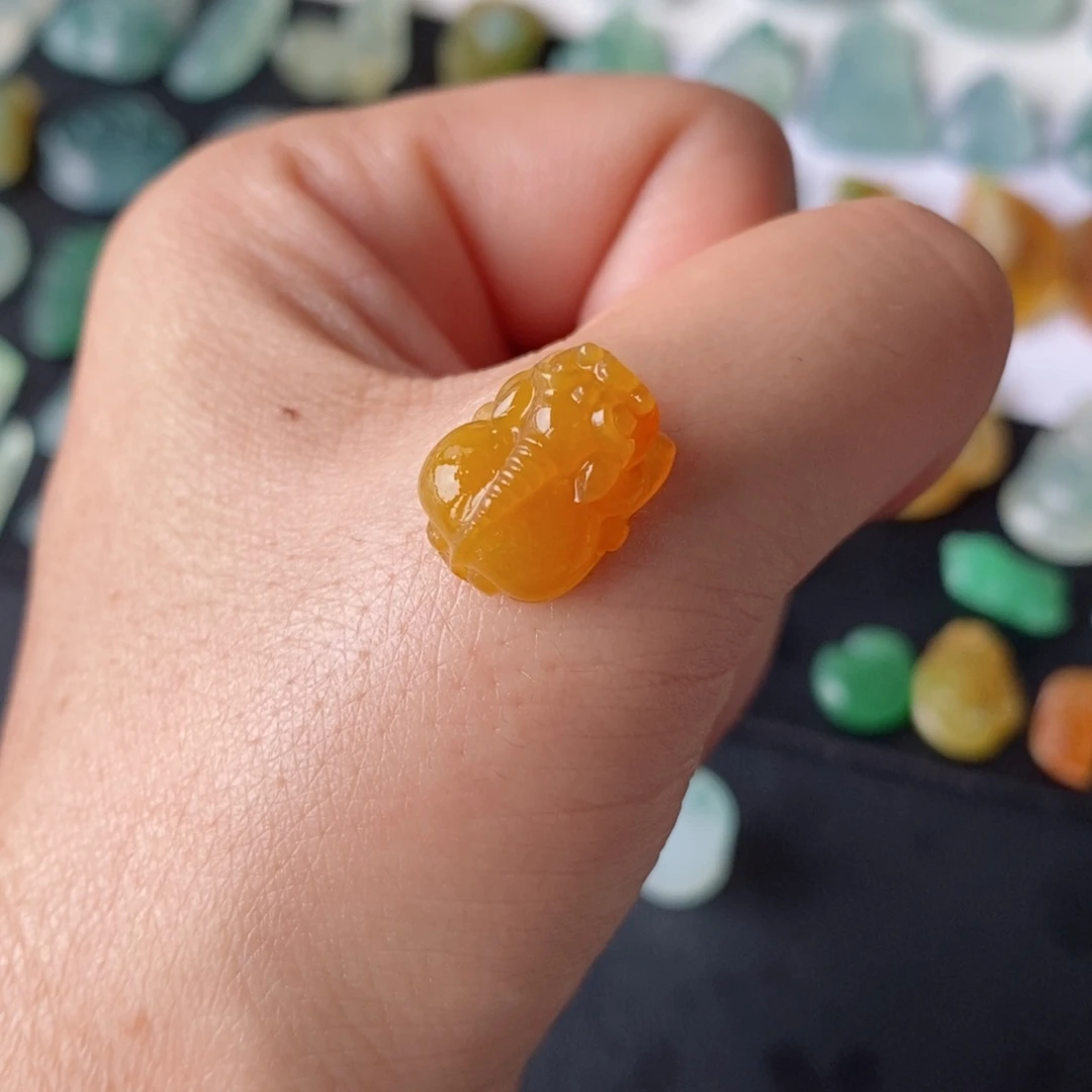 定制翡翠未镶嵌小*貔貅
