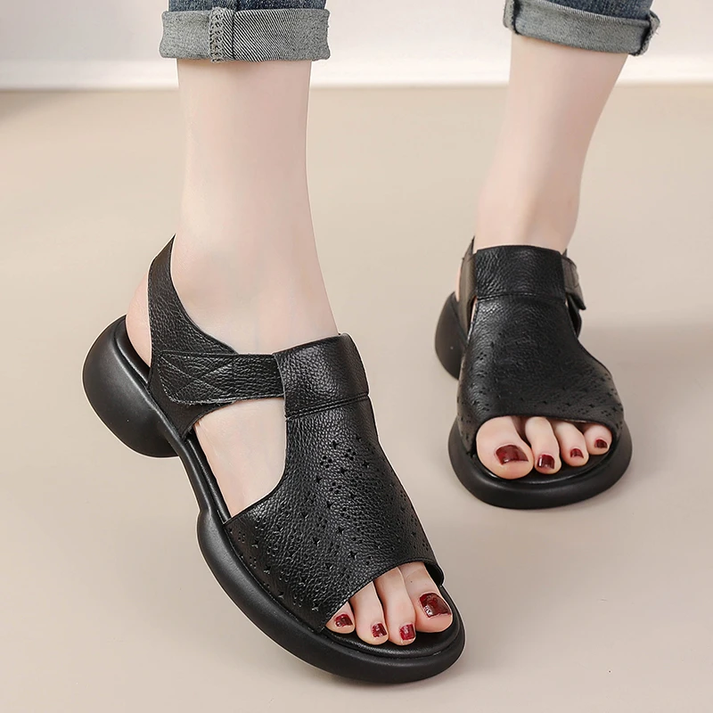 纯牛皮夏季新款宽脚胖脚肥脚凉鞋女真皮厚底防滑妈妈鞋子软底透气