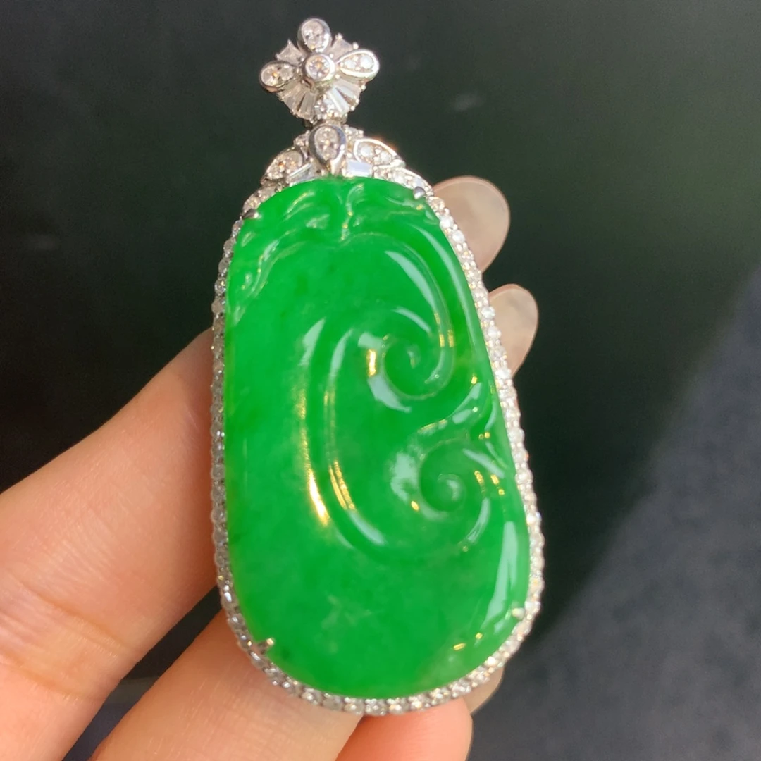 翡翠颈饰18K金镶嵌翡翠