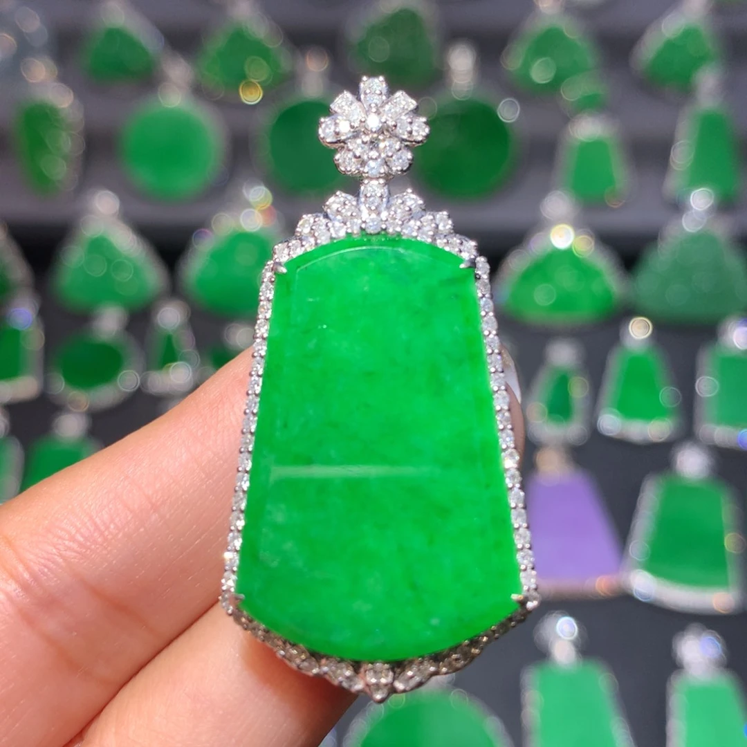 翡翠颈饰18K金镶嵌翡翠