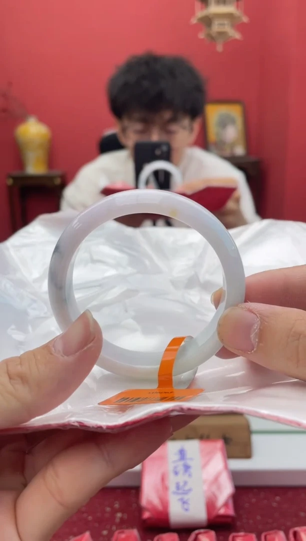 【闪购商品】翡翠手镯未镶嵌6微瑕