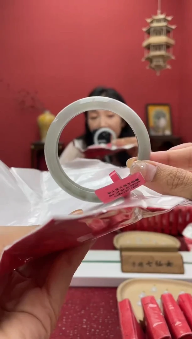 【闪购商品】翡翠手镯未镶嵌3微瑕
