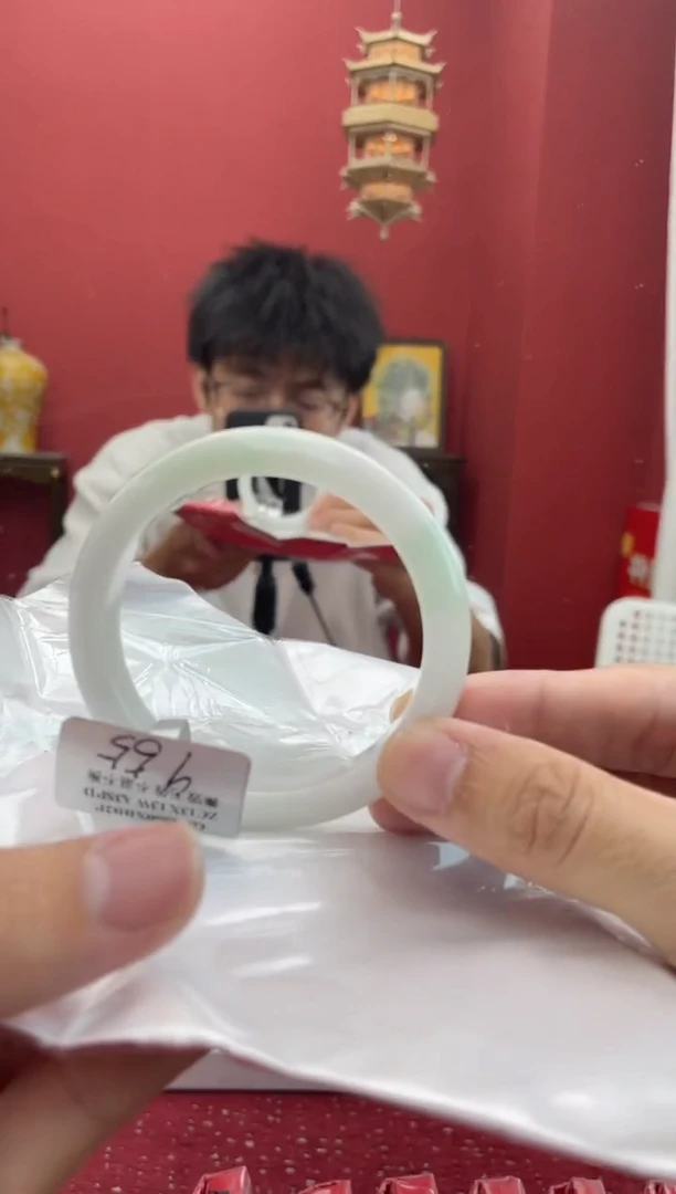 【闪购商品】翡翠手镯未镶嵌7手镯