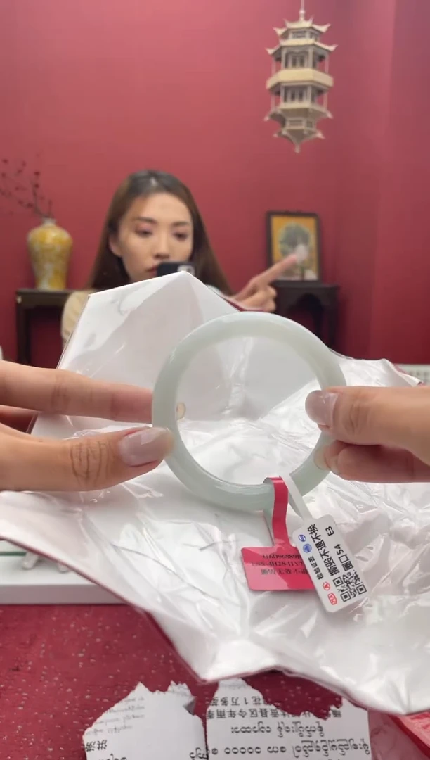 【闪购商品】翡翠手镯未镶嵌10手镯